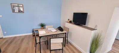 Télévision ou salle de divertissement dans l'établissement Appartement proche Grand Parc 1 Chambre