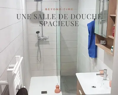 Salle de bains dans l'établissement La choletaise