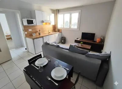 Cuisine ou kitchenette dans l'établissement Appartement chaleureux et place de parking