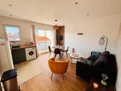 Cuisine ou kitchenette dans l'établissement Charmant T2 entre Plage & Forêt