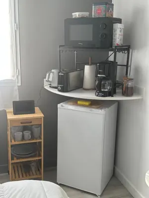 Cuisine ou kitchenette dans l'établissement Chambre équipée centre Le Fenouiller proche mer