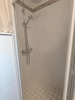 Salle de bains dans l'établissement La Parenthèse colorée - spacieux - 12mn du Parc