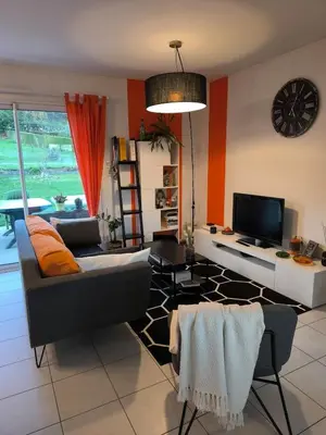 Télévision ou salle de divertissement dans l'établissement La Parenthèse colorée - spacieux - 12mn du Parc