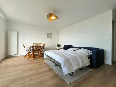 Un ou plusieurs lits dans un hébergement de l'établissement Les Embruns - Studio avec terrasse vue mer