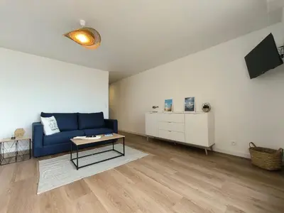 Télévision ou salle de divertissement dans l'établissement Les Embruns - Studio avec terrasse vue mer