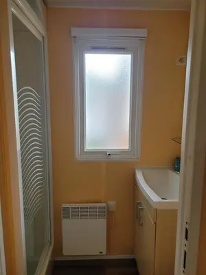 Salle de bains dans l'établissement MH Bois Dormant 6 pers 3ch avec Lave Linge et TV