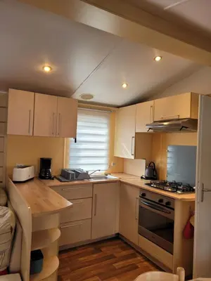Cuisine ou kitchenette dans l'établissement MH Bois Dormant 6 pers 3ch avec Lave Linge et TV