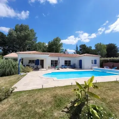 Villa à St Jean de Monts avec piscine chauffée