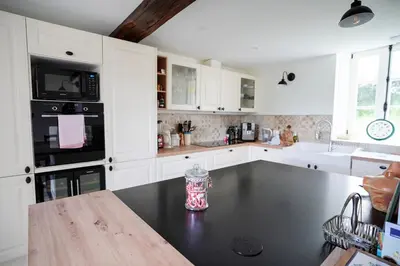 Cuisine ou kitchenette dans l'établissement La Turmelière