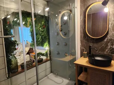 Salle de bains dans l'établissement Jungleroom Vegetal and romantic, parking