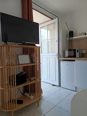 Cuisine ou kitchenette dans l'établissement Studio 6 équipé proche aéroport naval groupe