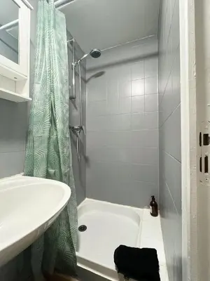 Salle de bains dans l'établissement studio 2 personnes la doutre