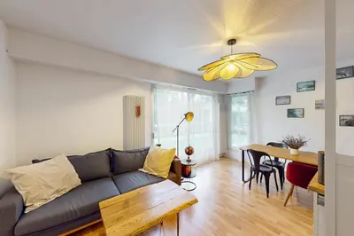 Coin salon dans l'établissement Superbe T2 avec parking privé au cœur de Nantes