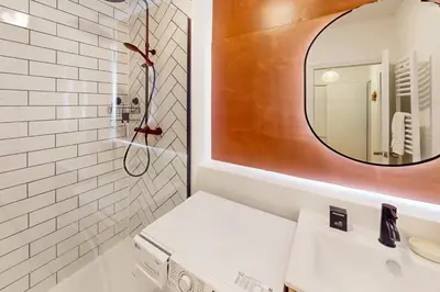 Salle de bains dans l'établissement Superbe T2 avec parking privé au cœur de Nantes