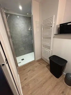 Salle de bains dans l'établissement Verdun