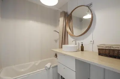 Salle de bains dans l'établissement Appartement Calme en Centre-ville avec Parking