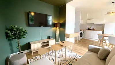 Coin salon dans l'établissement T2 refait à neuf Quartier Chantenay avec Parking