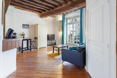 Télévision ou salle de divertissement dans l'établissement cœur du Bouffay