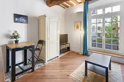 Télévision ou salle de divertissement dans l'établissement cœur du Bouffay