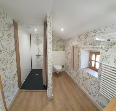 Salle de bains dans l'établissement Les fruitiers de la Sulpiciere le myrobolan