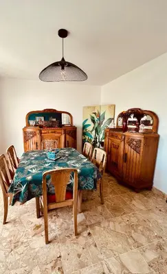 Coin salon dans l'établissement T4 - 2 CH - 5 min plages - grand jardin - calme