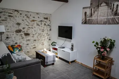 Télévision ou salle de divertissement dans l'établissement Refuge de Deux Pins