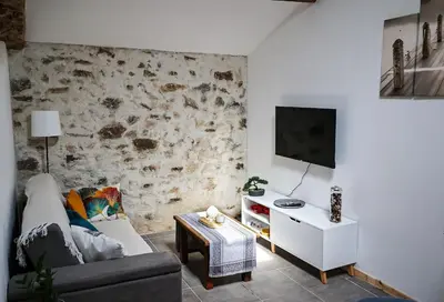 Télévision ou salle de divertissement dans l'établissement Refuge de Deux Pins