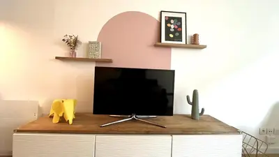 Télévision ou salle de divertissement dans l'établissement Le Cours des Arts