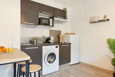 Cuisine ou kitchenette dans l'établissement L'Interlude Nantais Appartement proche centre ville
