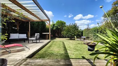 Jardin de l'établissement Charmante maison t3 avec 2 chambres et jardin clos