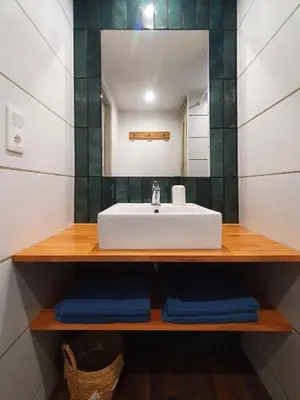 Un ou plusieurs lits dans un hébergement de l'établissement Maison plain-pied avec jardin