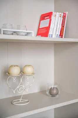 Bibliothèque dans l'appartement