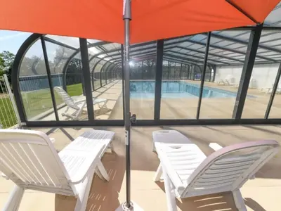 Piscine de l'établissement Mobil Home Confort avec Terrasse à Commequiers - API-1-52-1360 ou située à proximité