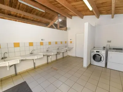 Cuisine ou kitchenette dans l'établissement Mobil-Home avec Terrasse pour 6 personnes - API-1-52-1359