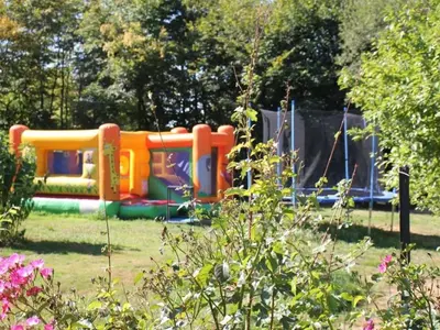 Aire de jeux pour enfants de l'établissement Mobil-Home avec Terrasse pour 6 personnes - API-1-52-1359