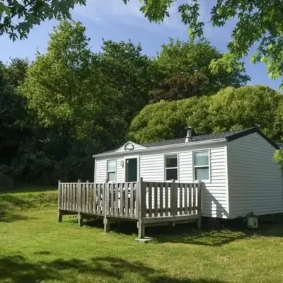 Mobil-home confortable avec terrasse pour 4 personnes - API-1-52-1361