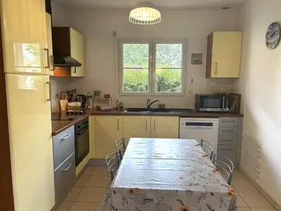 Cuisine ou kitchenette dans l'établissement HI000-C24 Mais 5 pièces 8 couchages SAINT HILAIRE DE RIEZ