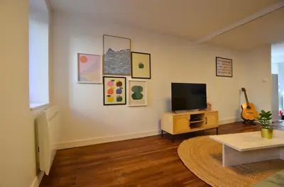 Télévision ou salle de divertissement dans l'établissement Centre Historique de Nantes - Grand T2 de 52 m - 4 personnes