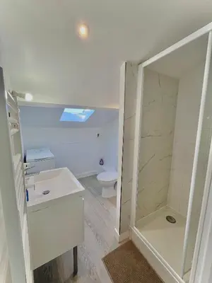 Salle de bains dans l'établissement Le Naval - Confort Familial