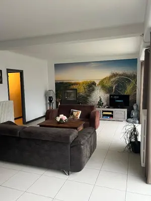 Coin salon dans l'établissement Grande maison 8-10 P avec balcon vue mer