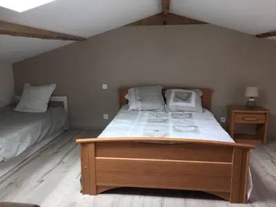 Un ou plusieurs lits dans un hébergement de l'établissement maison dublanc
