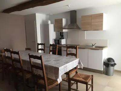 Cuisine ou kitchenette dans l'établissement les gites de la menie