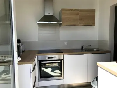 Cuisine ou kitchenette dans l'établissement les gites de la menie