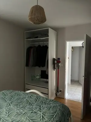 Un ou plusieurs lits dans un hébergement de l'établissement Charmant appartement