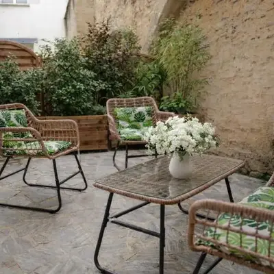 charmant studio avec terrasse exterieure - coeur de ville