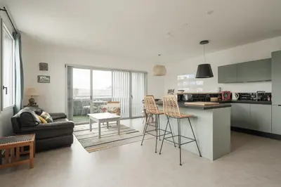 Cuisine ou kitchenette dans l'établissement Bel Appartement 80m2 - 2 Parkings - Ile de Nantes
