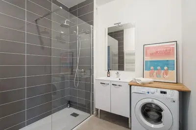 Salle de bains dans l'établissement Bel Appartement 80m2 - 2 Parkings - Ile de Nantes