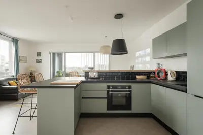 Cuisine ou kitchenette dans l'établissement Bel Appartement 80m2 - 2 Parkings - Ile de Nantes