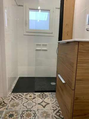 Salle de bains dans l'établissement MAISON ARZAEL à SAINT MARC SUR MER