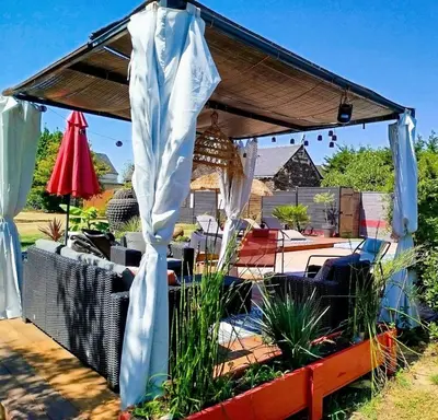 Jardin de l'établissement Layon cottage with shared pool